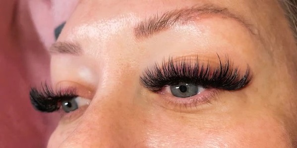 difference between 2D and 3D volume eyelash extensions