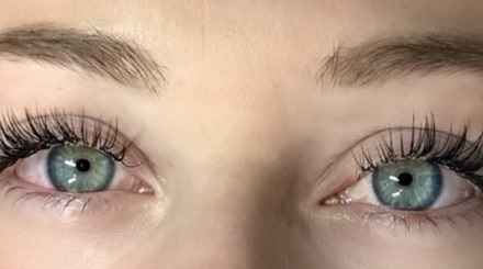 eyelash extension itch