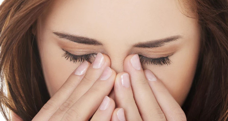 treat infected eyelash extensions