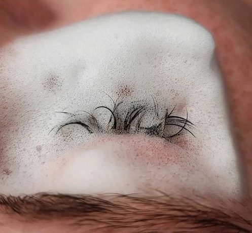 was für die Reinigung von Wimpernverlängerungen zu verwenden ist