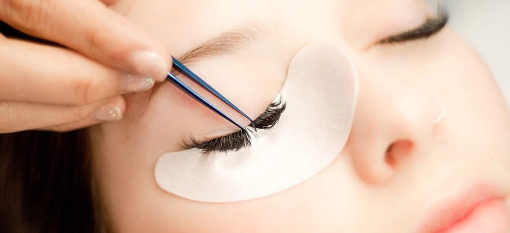 start an eyelash extensions business