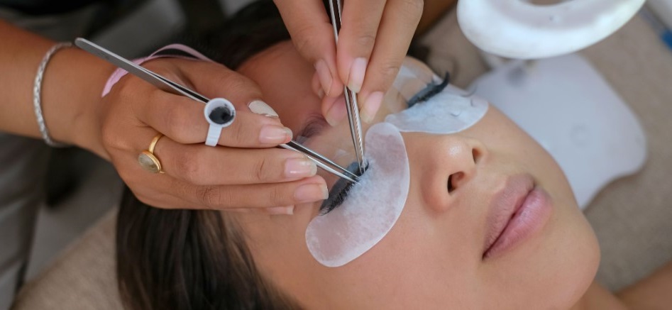 How To Choose The Best Eyelash Extension Training