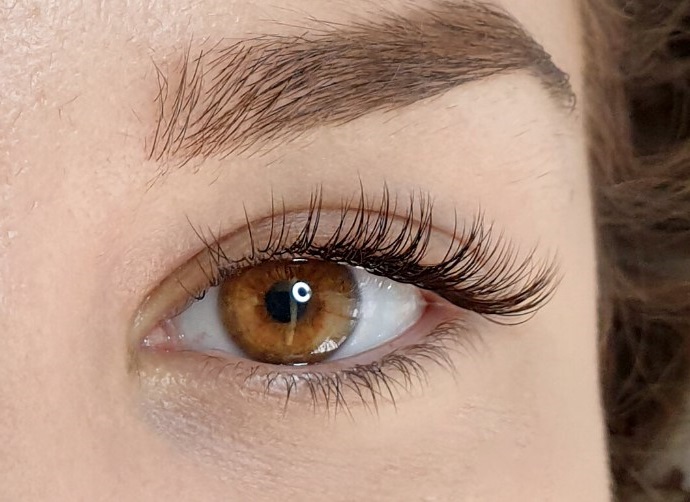 choose the right lash extensions thickness
